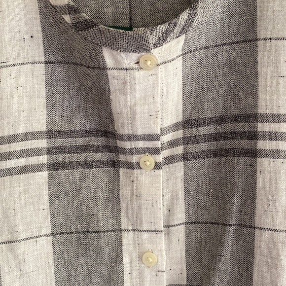 Great plaid button down top - Picture 4 of 5